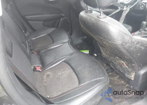 2020 Jeep Compass Trailhawk 4X4 z USA, uszkodzony, nr VIN 3C4NJDDB3LT207740